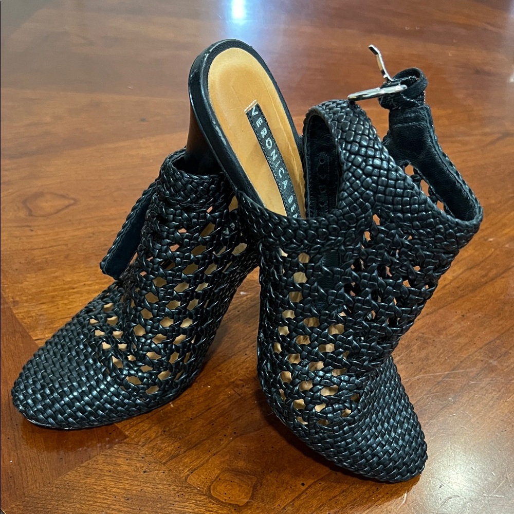 VERONICA BEARD Livia Basket Weave
Closed ToeSandal Size 7